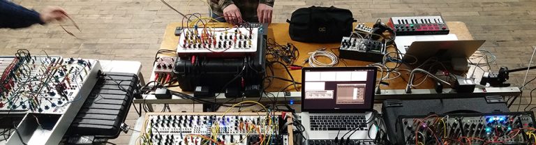 ELECTRONIC MUSIC WITH MODULAR SYNTHESIZERS